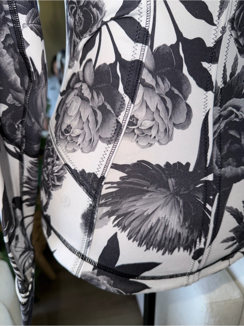 Lululemon Brisk Bloom Jacket SZ 2 - Picture 6 of 13